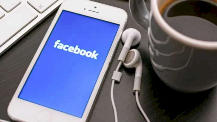 Facebook, haber kaynağı reklamlarını şimdi de Facebook Grupları içerisinde test ediyor.